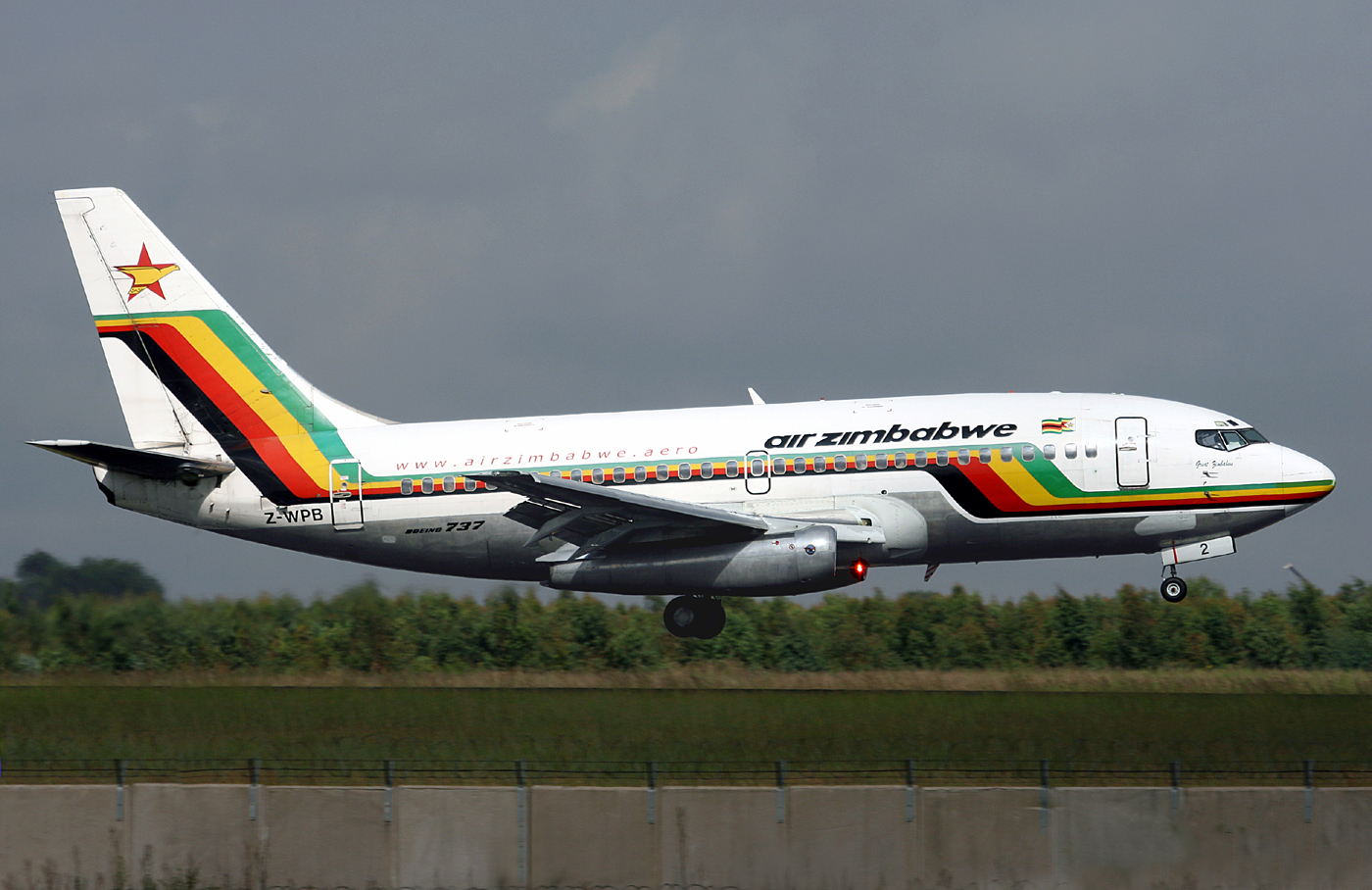 B737-200(Adv) Z-WPB