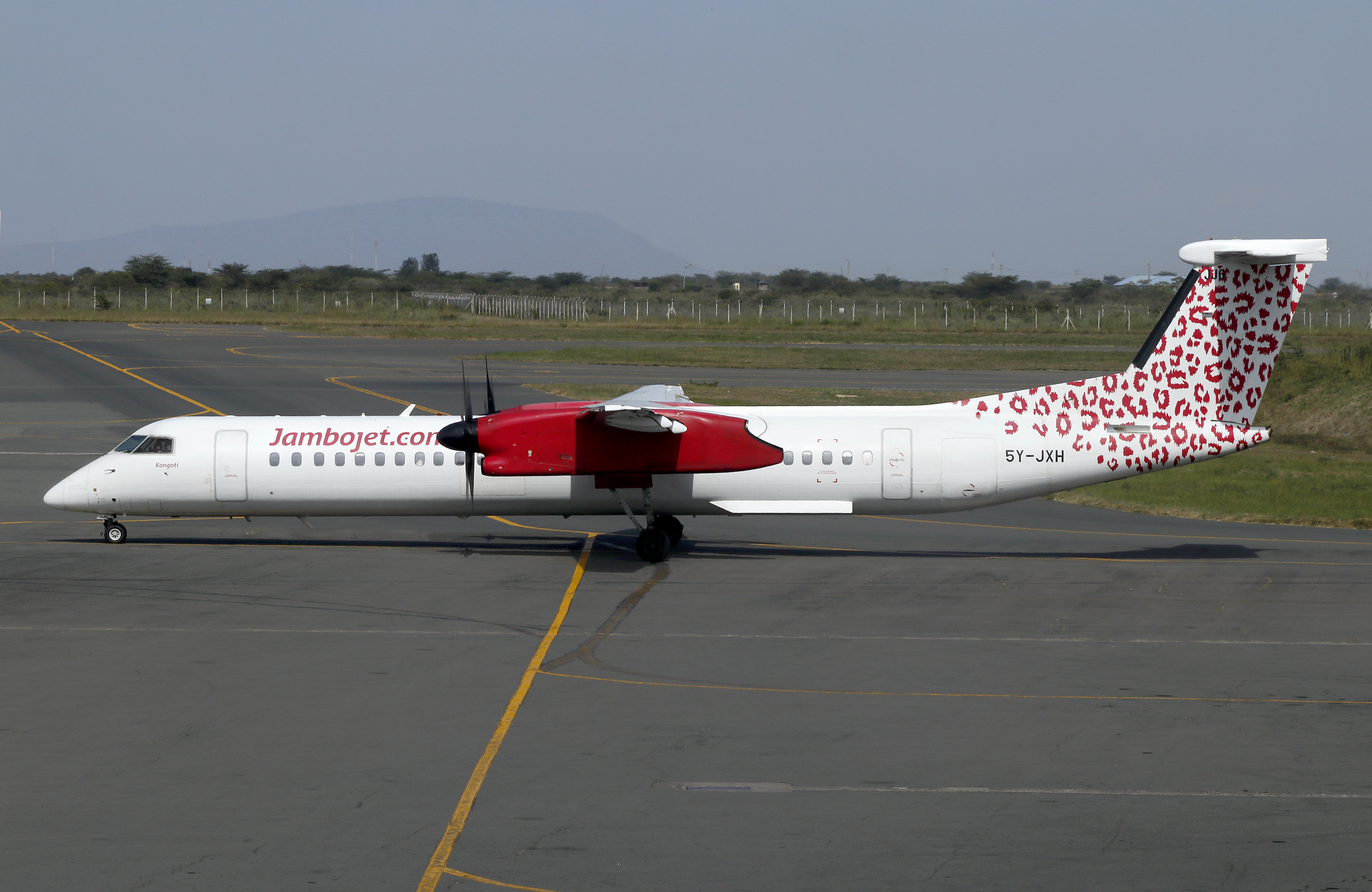 DHC 8 Q-400 5Y-JXH