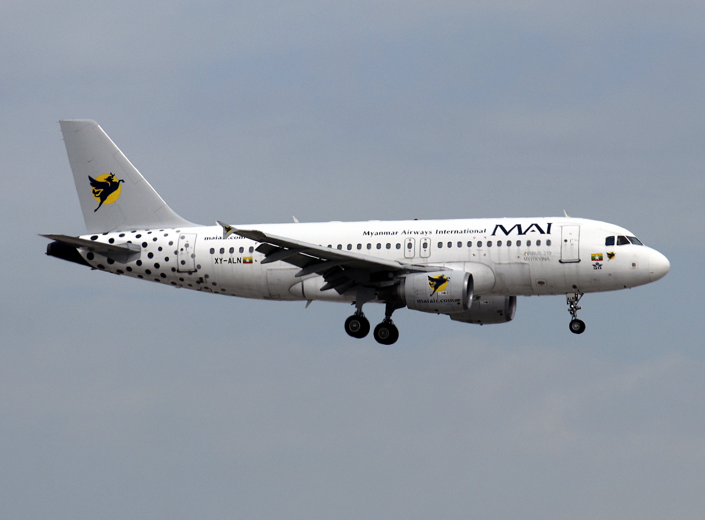 Airbus A319 XY-ALN