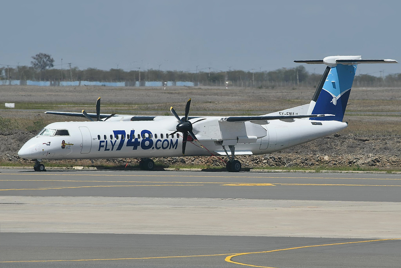 DHC 8 Q-400 5Y-EMA 