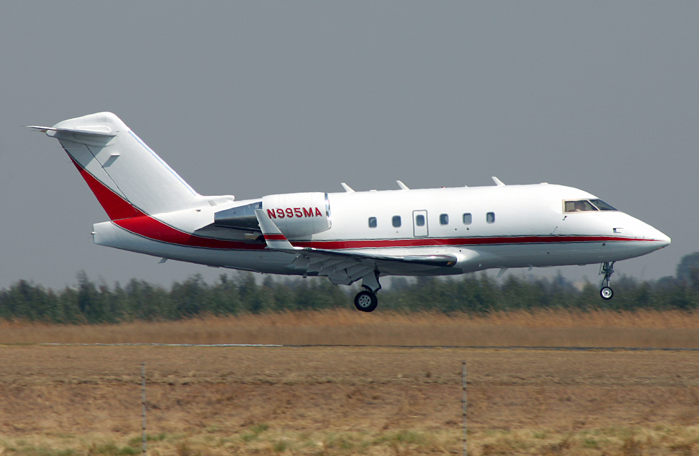Challenger CL600 N995MA 