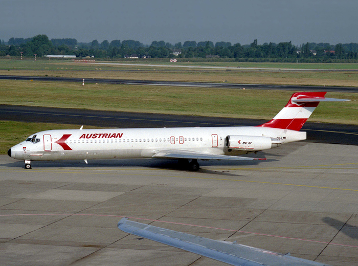 MD87 OE-LML (DUS) FB.jpg