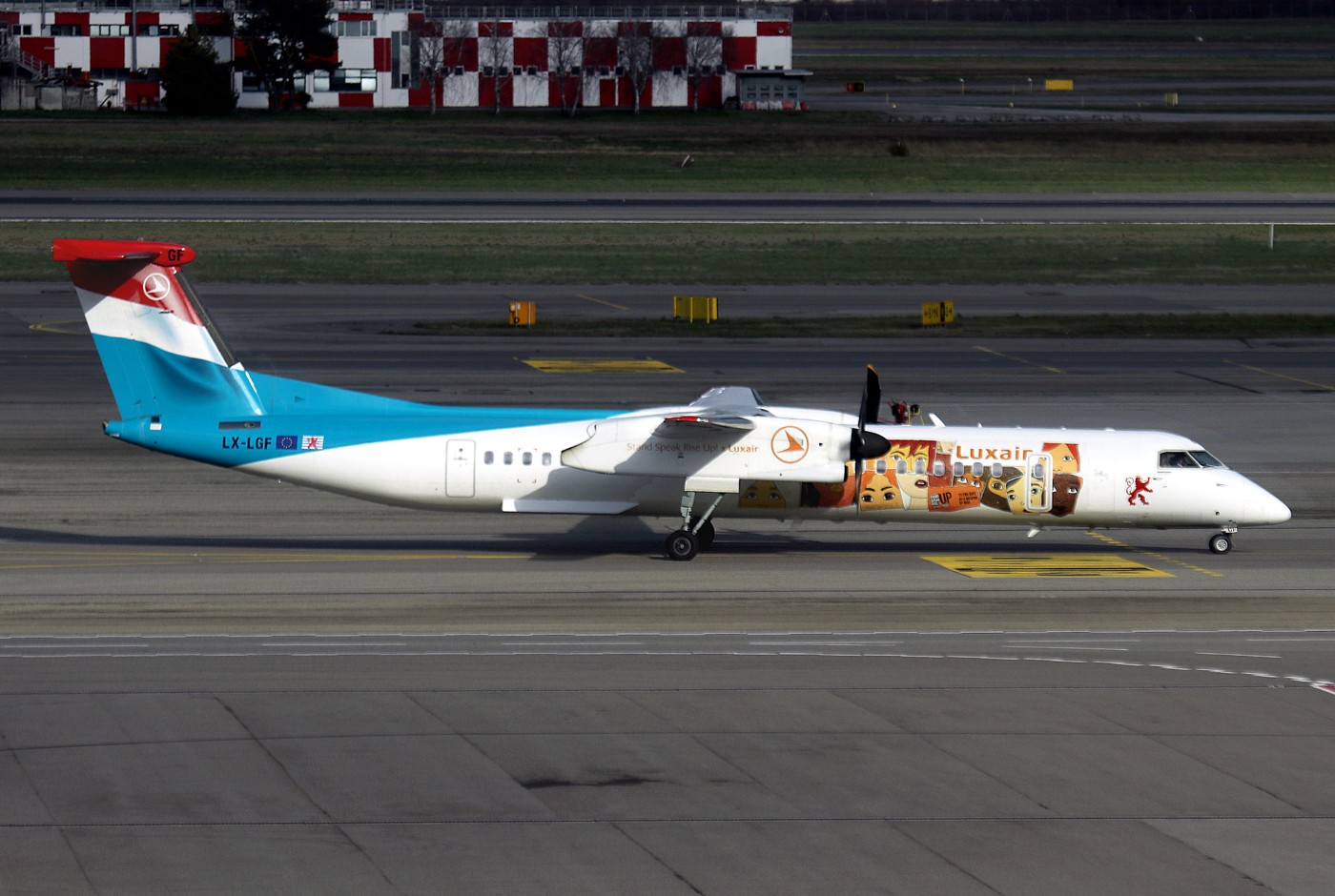 DHC 8 Q-400 LX-LGF