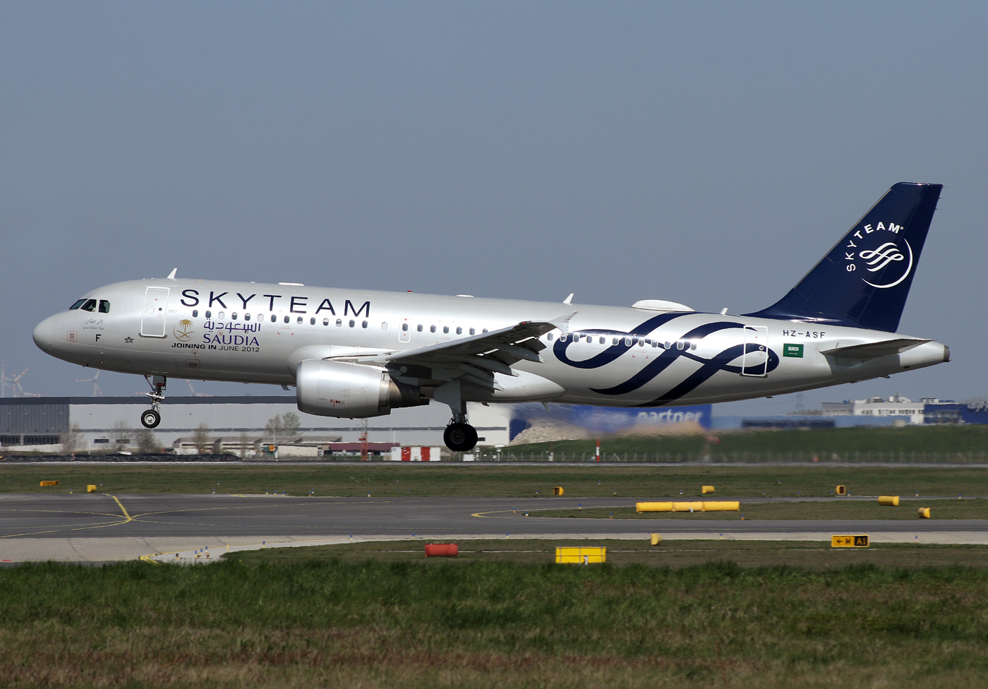 A320-200 HZ-ASF 