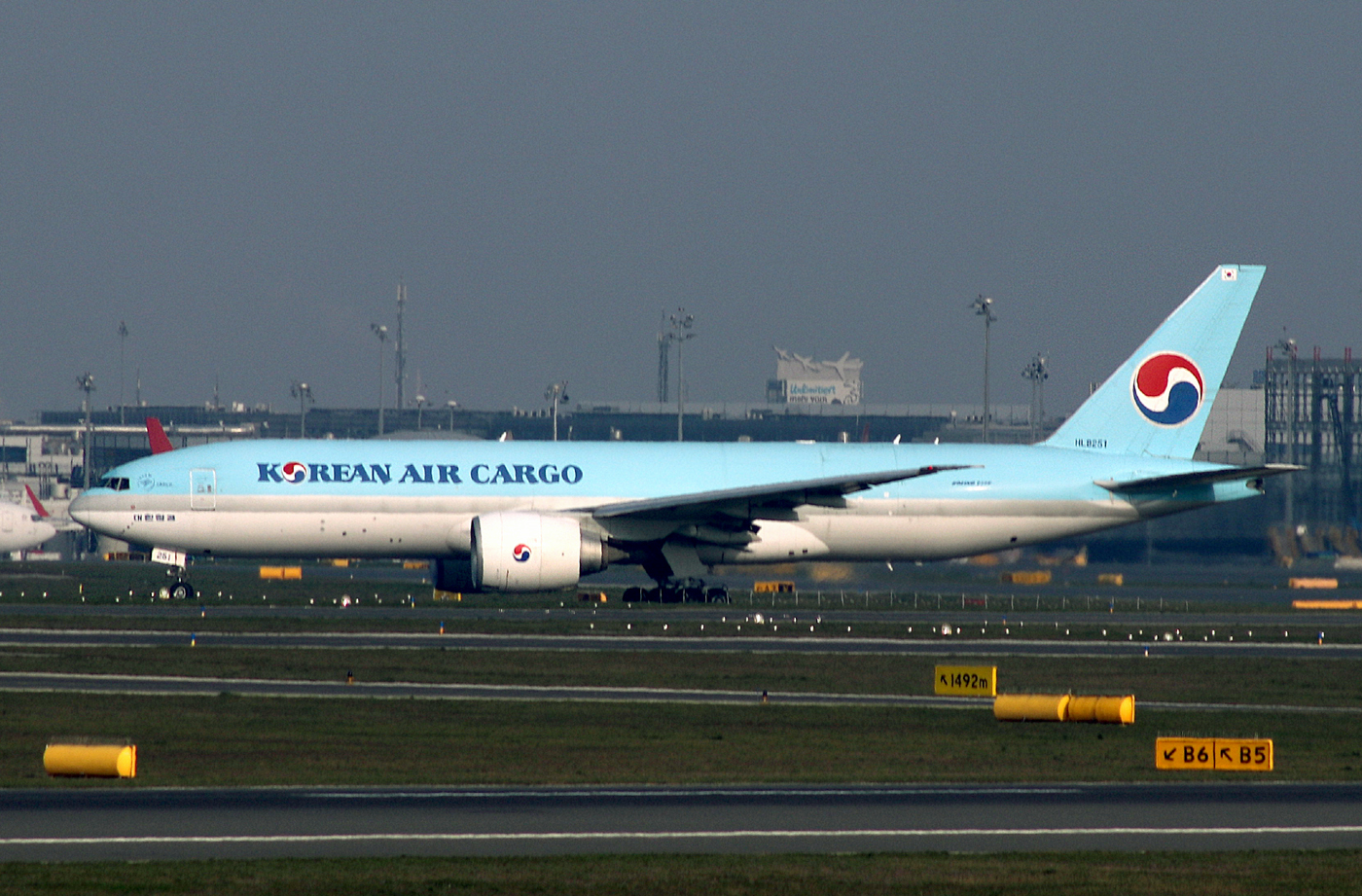 B777-200F HL-7251 