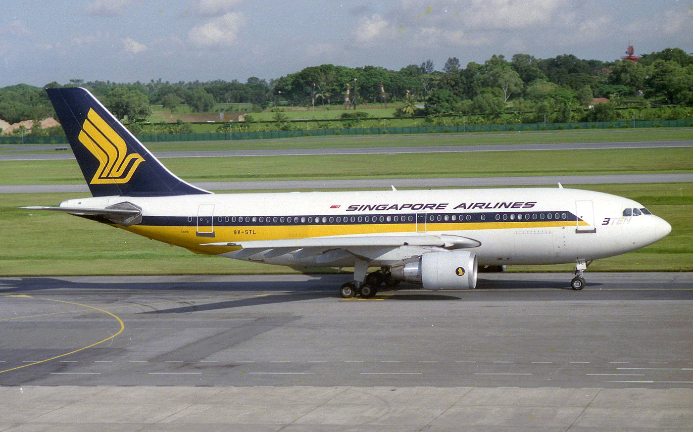 Airbus310-300 9V-STL