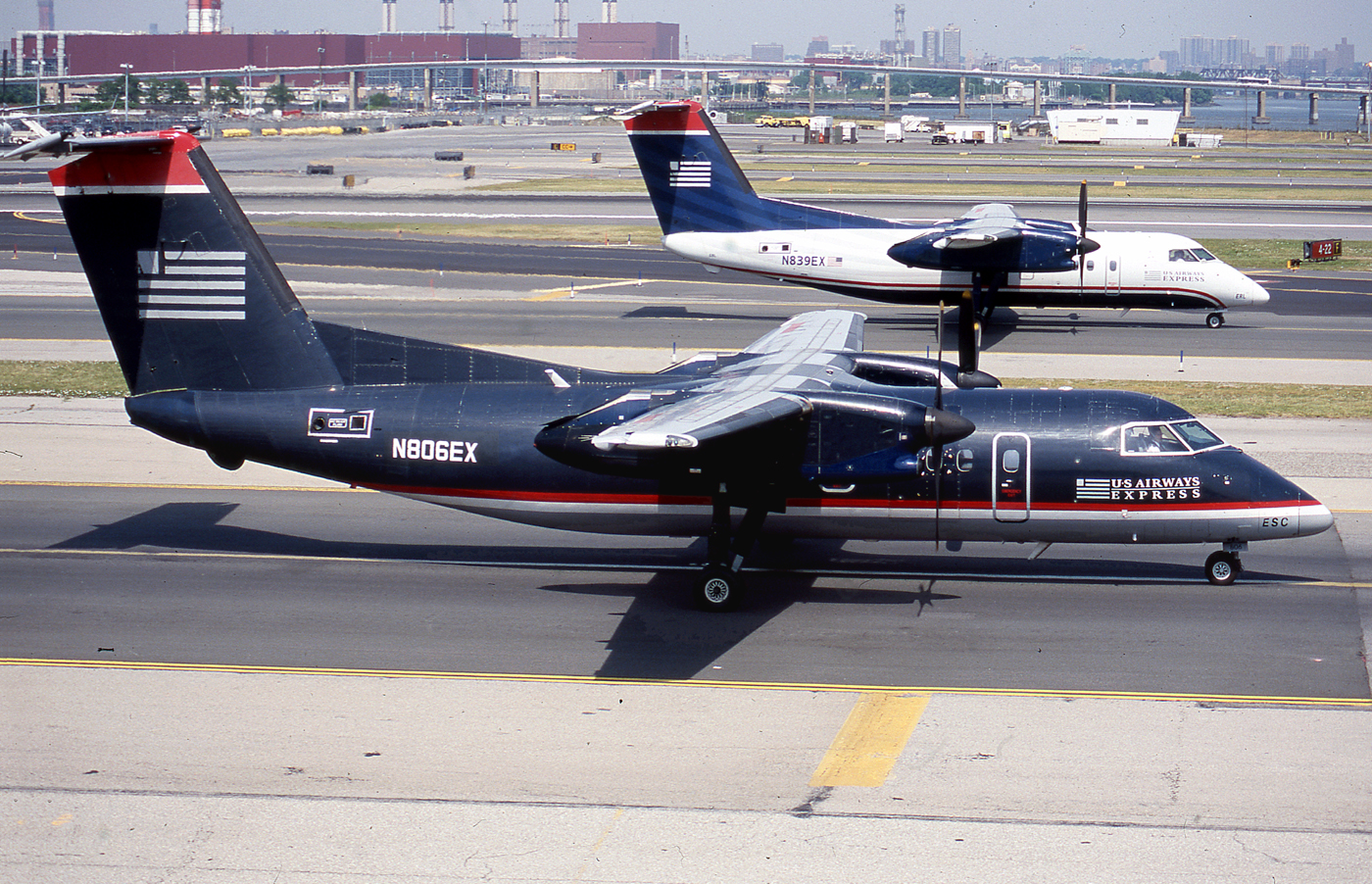 DHC8-200 N806EX 