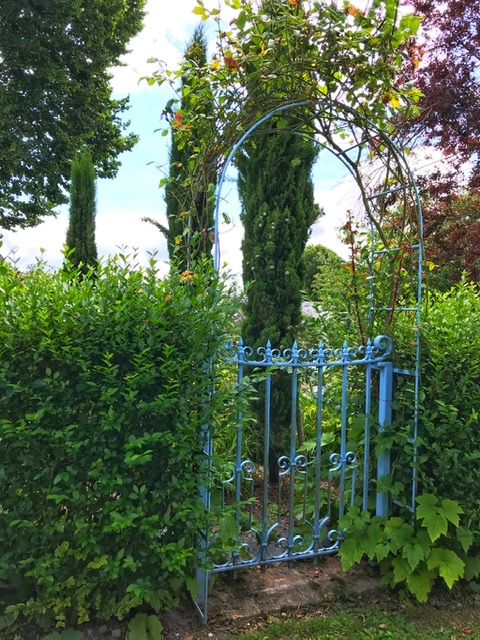 Who dares enter?