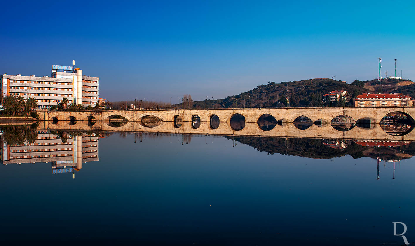 Ponte Velha Sobre o Rio Tua (MN)