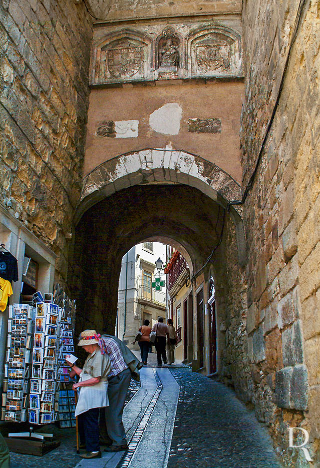 Arco de Almedina