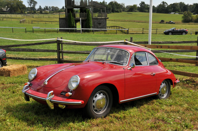 SPECTATORS PARKING LOT: Porsche 356 (6856)