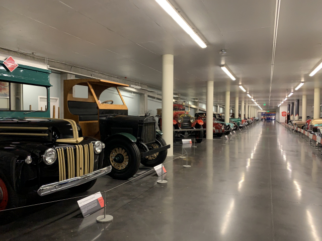 Left, 1947 Ford Railway Express (5423)
