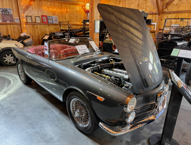 1964 Alfa Romeo 2600, Classic Motor Museum (0490)
