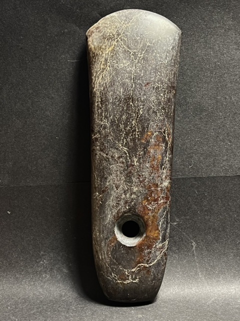 Hache polie en jadite (famille des silicates)