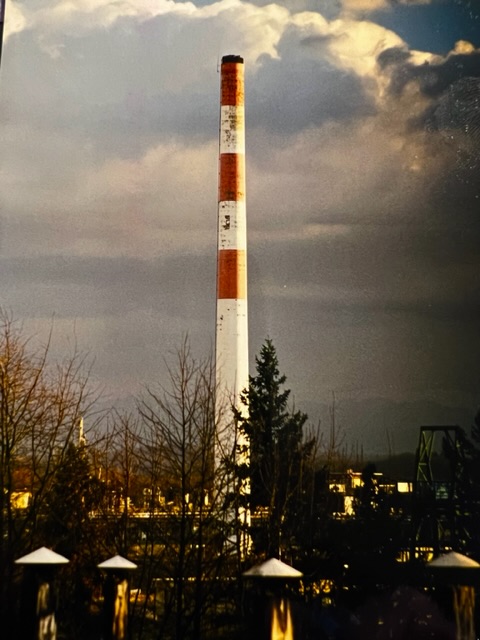 La plus ancienne chemine de lusine de Lacq
