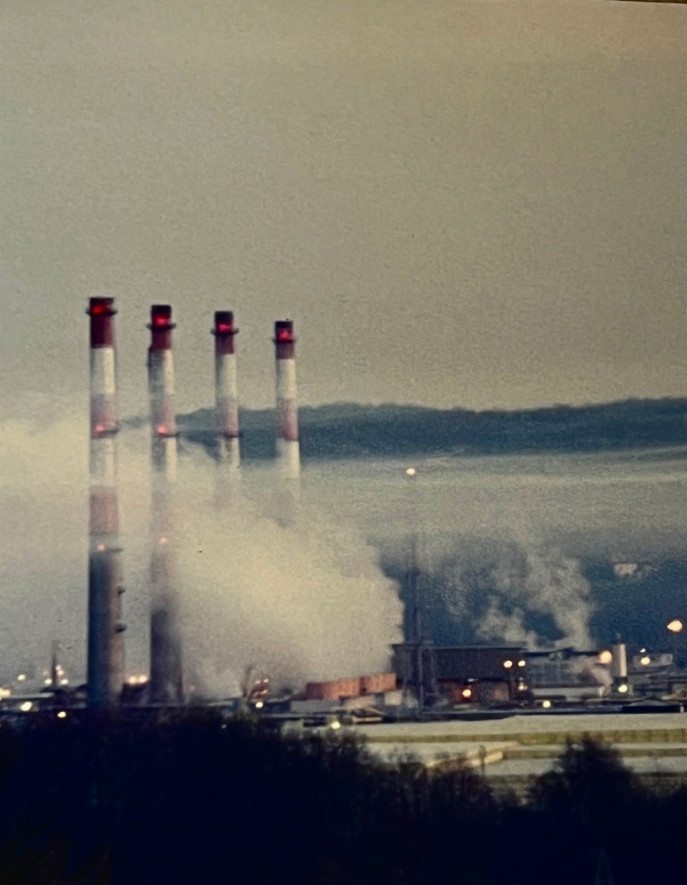 Les quatre chemines de lusine de Lacq