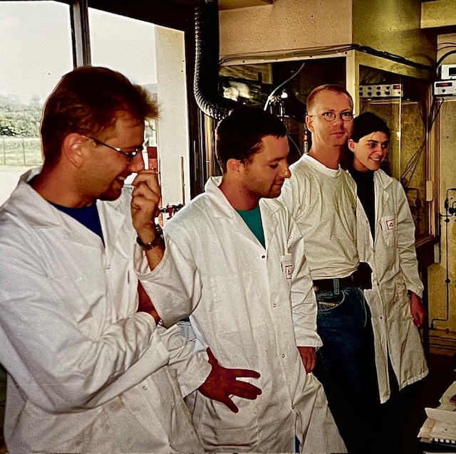 Un post-doc (Ronald) un thsard et 2 techniciens