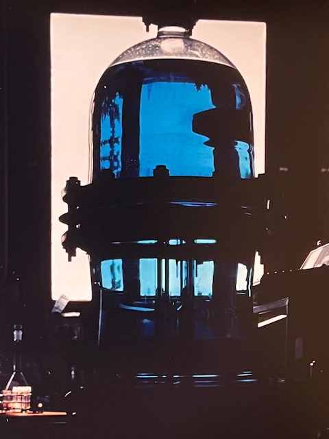 Le grand racteur bleu