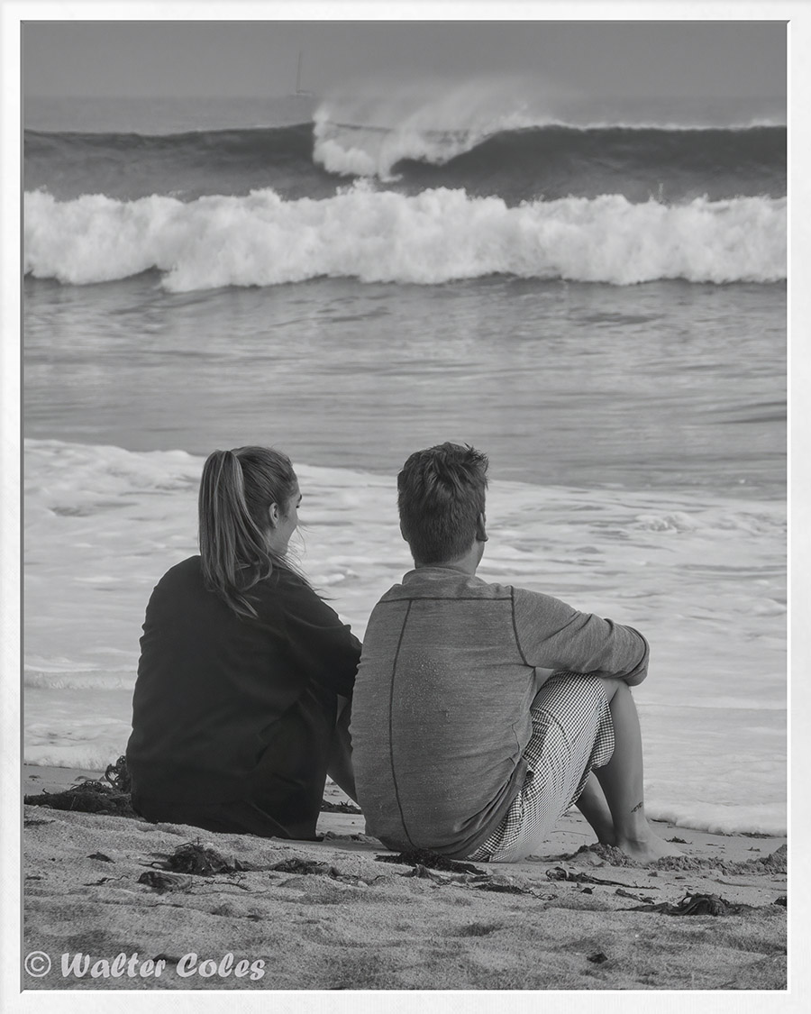 Couple watching waves 5-14-15 (2) BW AI Frame w.jpg