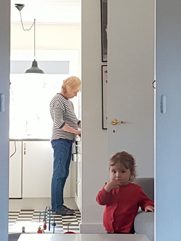 amma og lovisa og eg í sótthví.