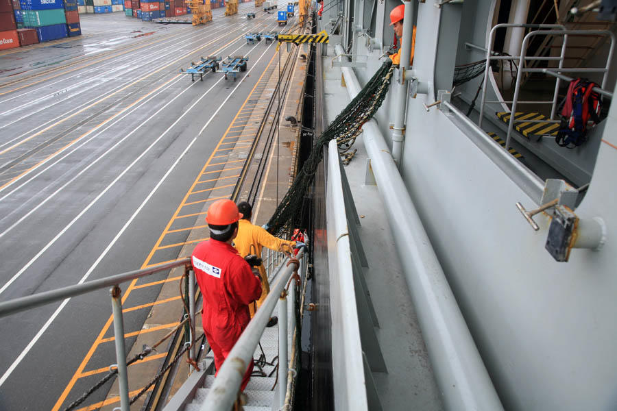 Securing Gangway Safety Netting