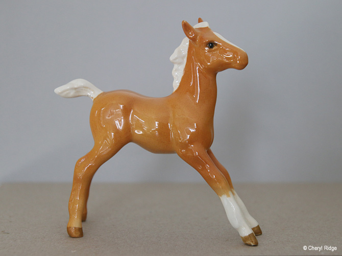 Beswick horse - foal 836 in palomino gloss