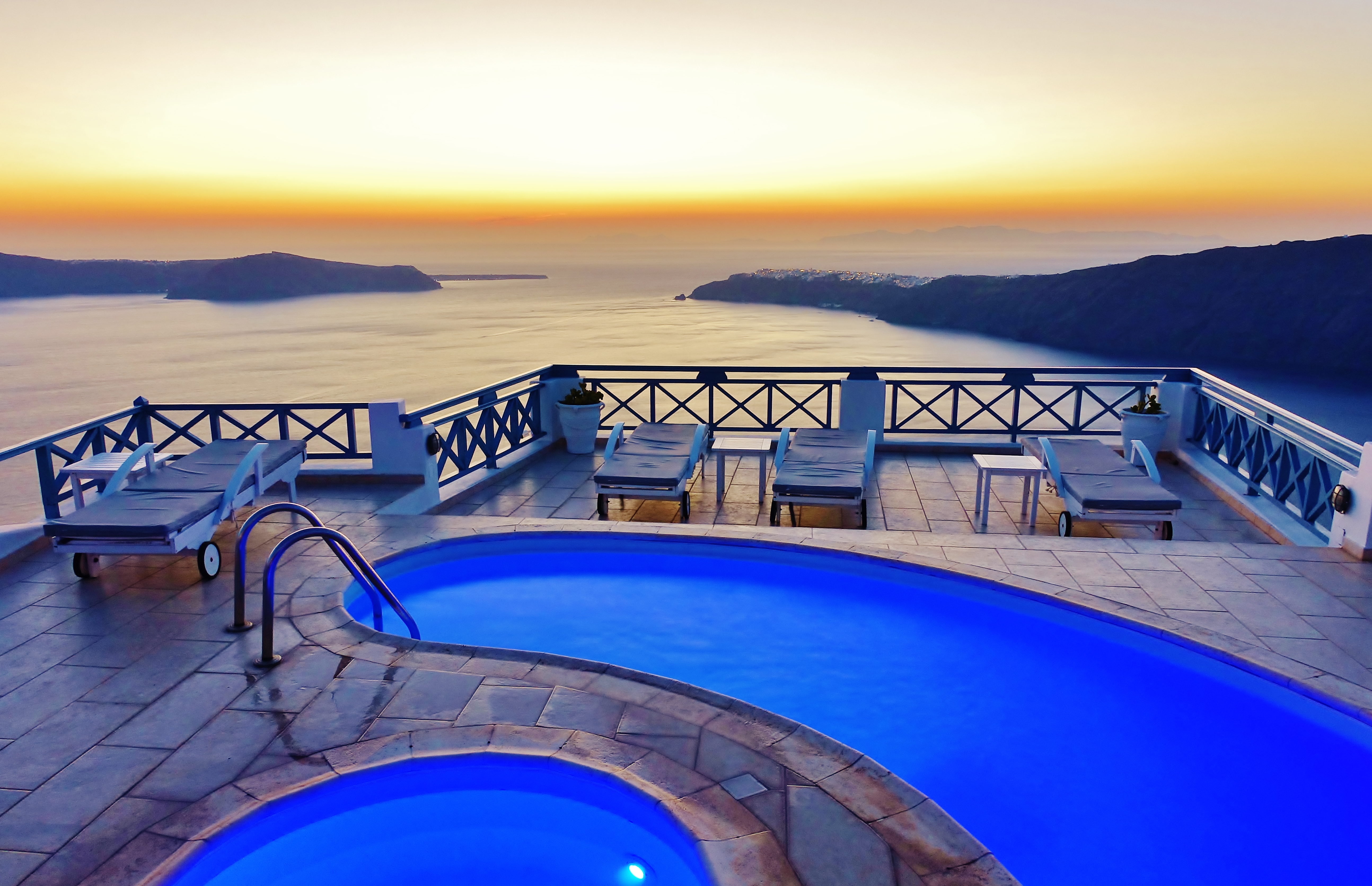 Sunset view to the Aegean sea at Imerovigli, Santorini.