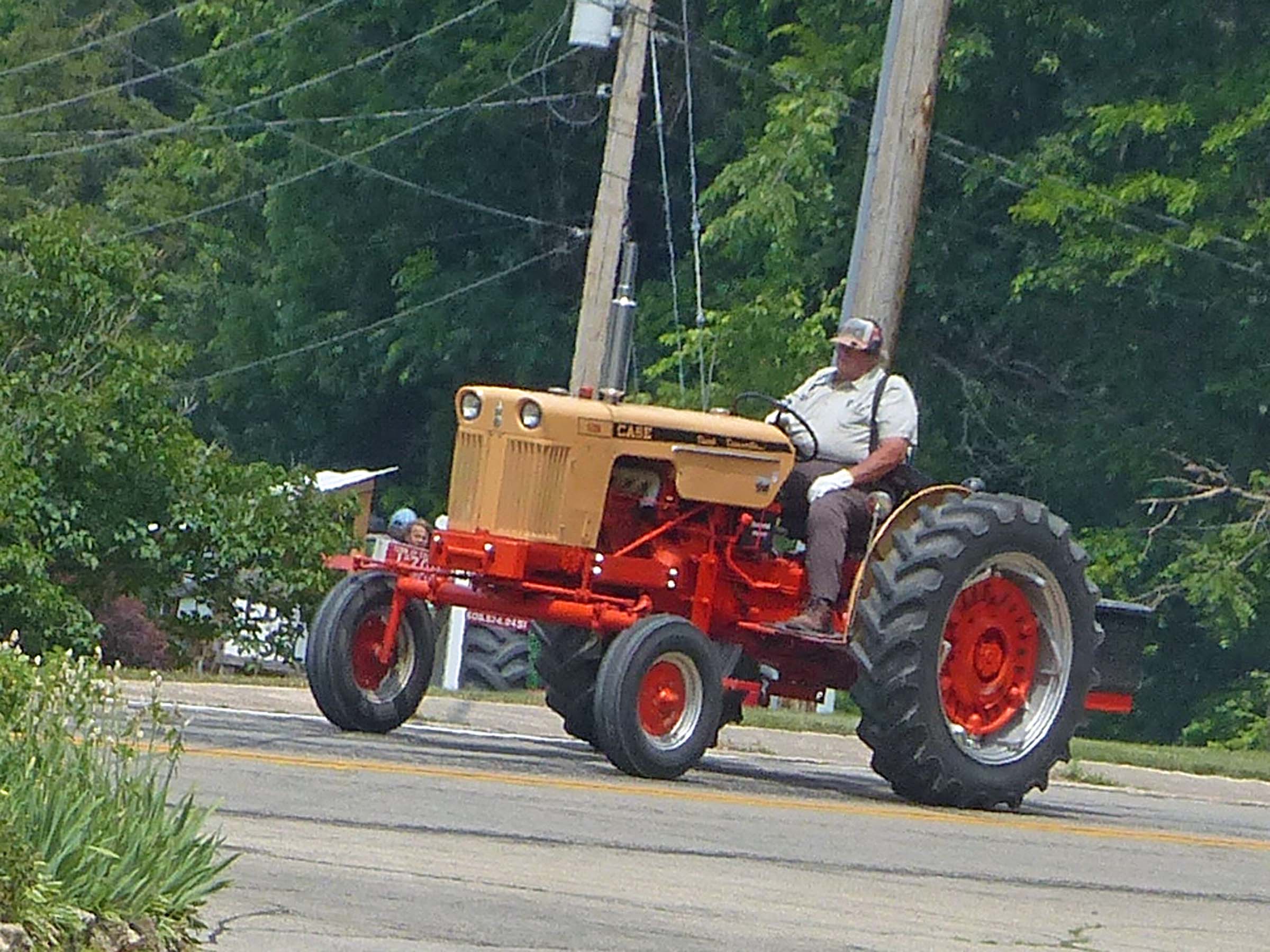 19 Jun Tractor Parade