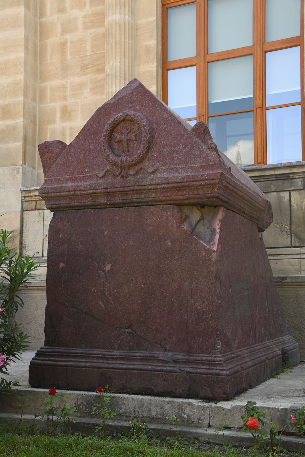 Istanbul Archaeological Museum Imperial sarcophagus june 2019 2072.jpg