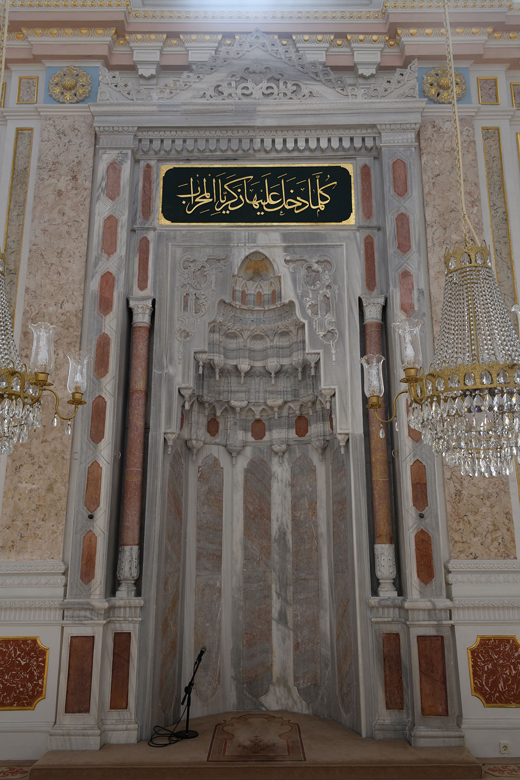 Istanbul Ortakoy Mosque oct 2019 7307.jpg