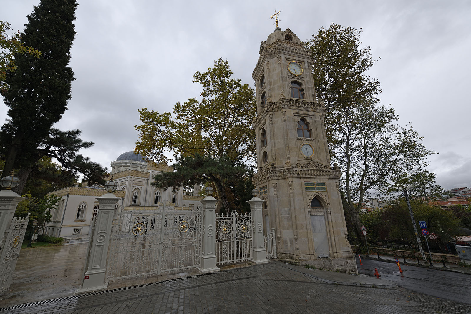 Istanbul Yildiz Hamidiye mosque oct 2019 7224.jpg