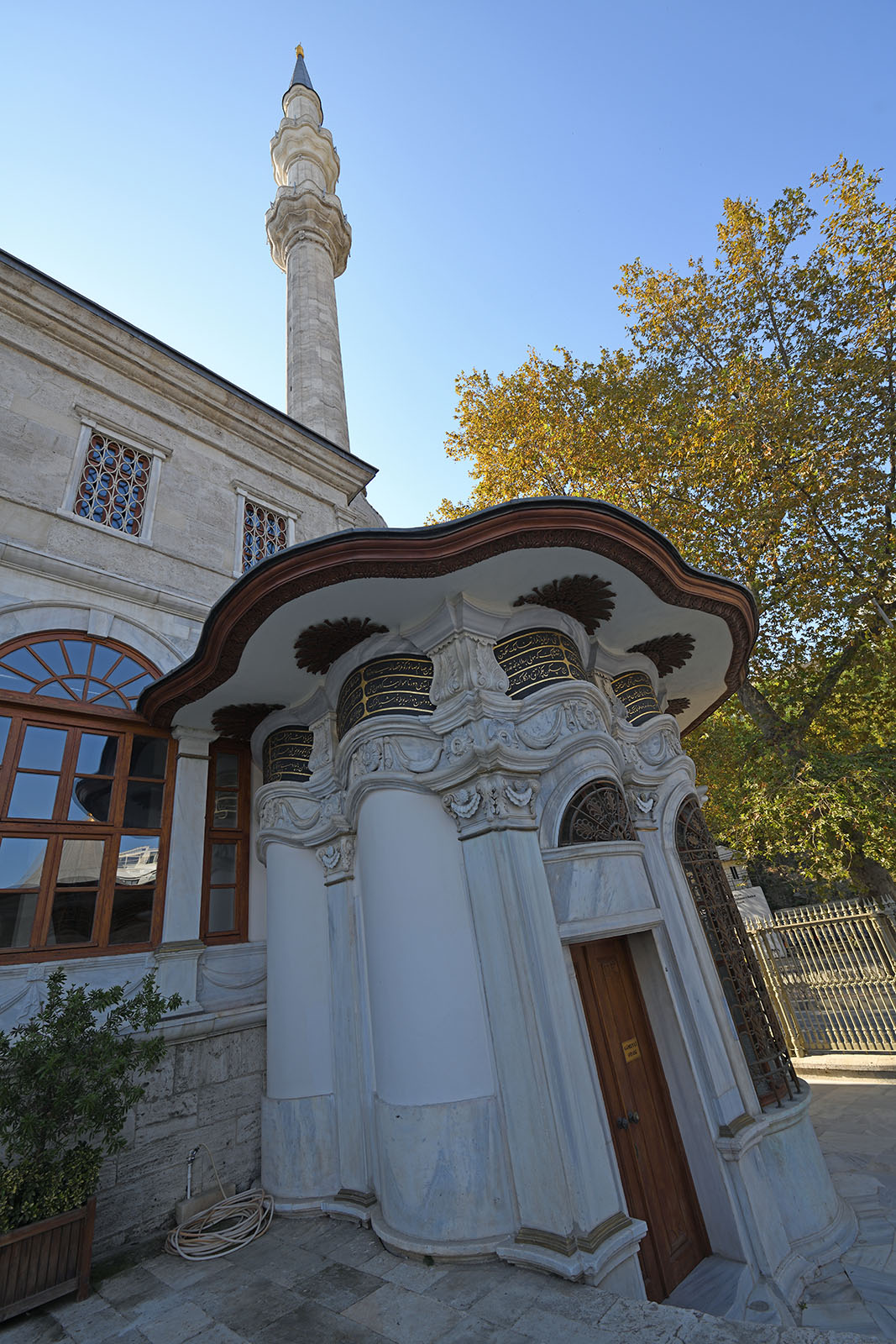 Istanbul Nusretiye mosque oct 2019 6658.jpg