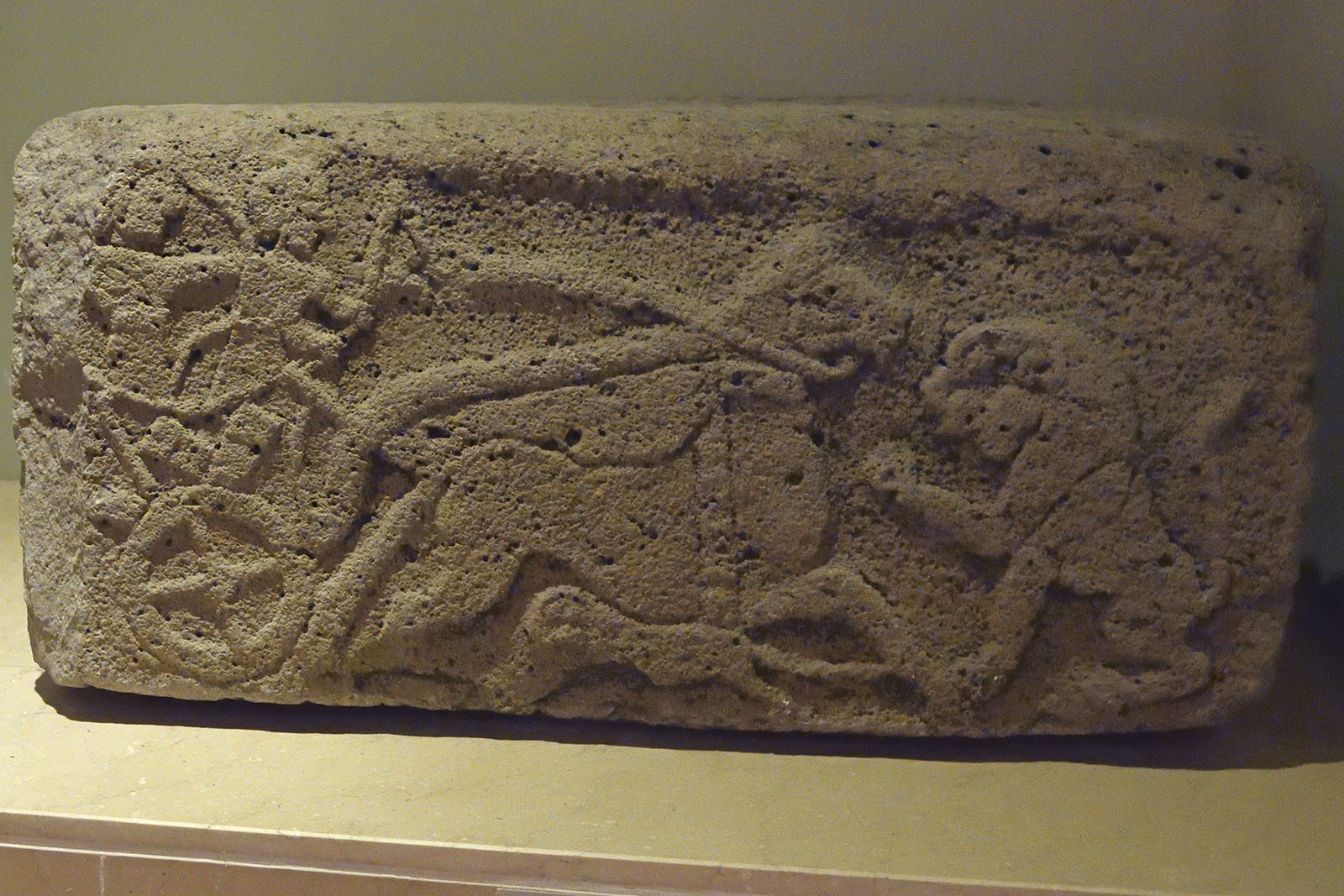 Gaziantep Archaeology museum Hunting scene stele sept 2019 4299.jpg