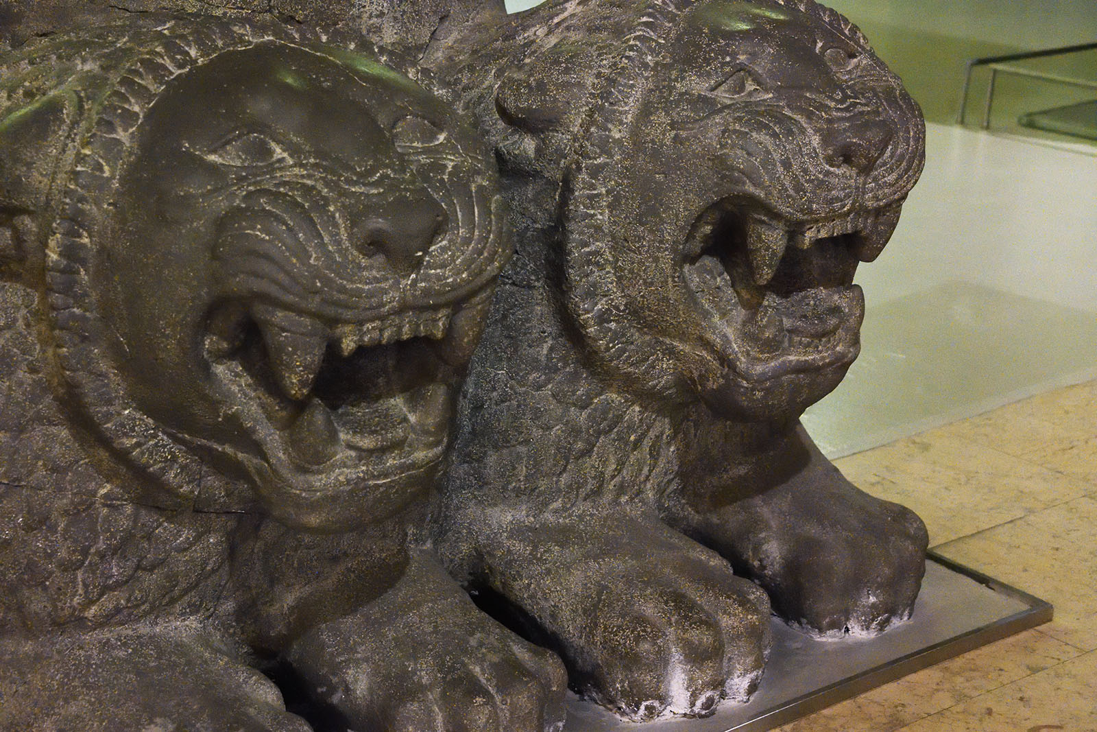 Antakya Archaeological Museum Pillar base with double lion sept 2019 5808.jpg