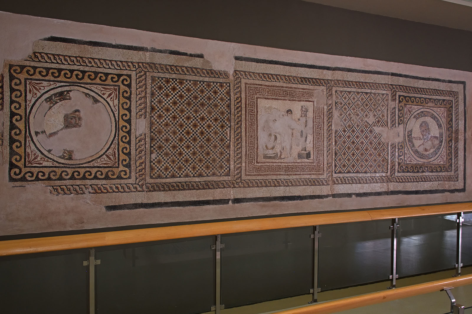 Antakya Archaeology Museum Two athletes mosaic sept 2019 5932.jpg