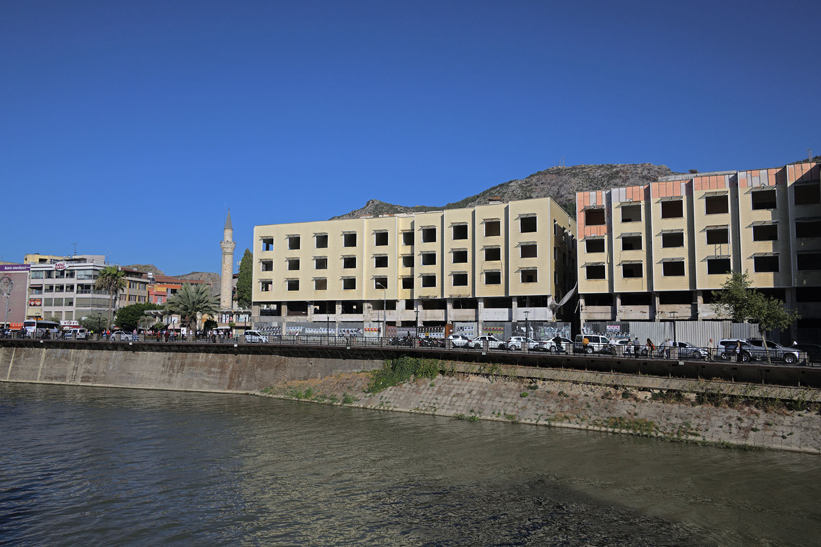 Antakya Orentes eyesore sept 2019 5632.jpg