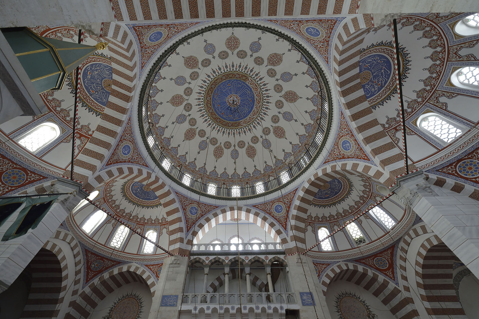 Istanbul Atik Valide Mosque interior 0547.jpg