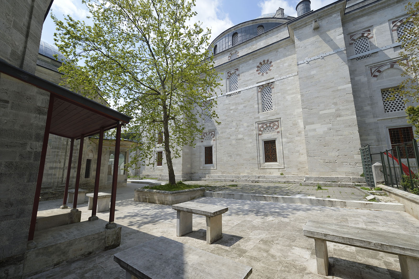 Istanbul Beyazit II mosque founders mausoleum 0595.jpg