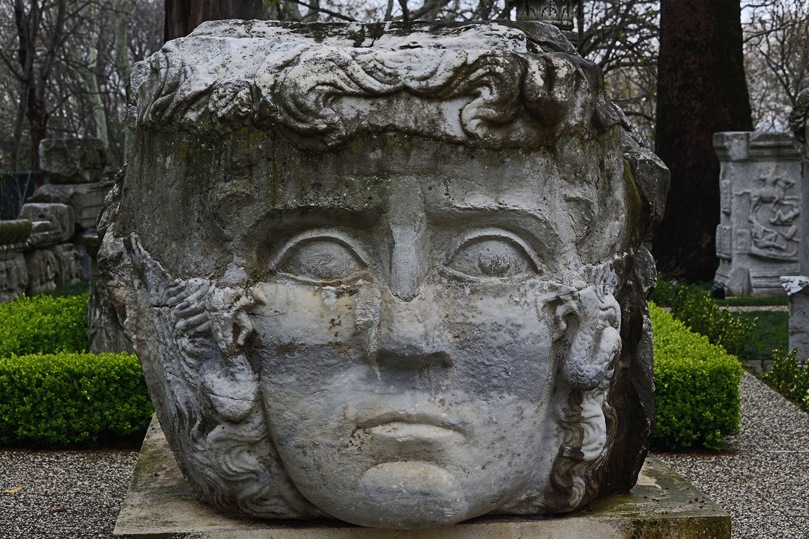 Istanbul Archaeology Museum Medusa Head keystone 4th C CE 2897.jpg