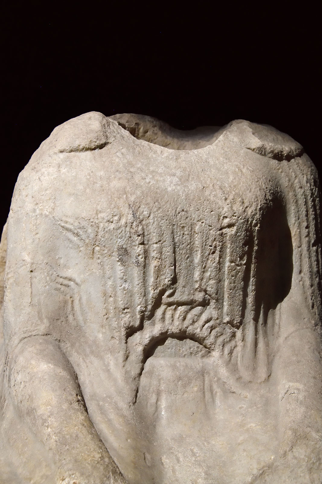 Istanbul Archaeology Museum Statue of a priestess, Mid-6th C BCE Miletus 3530.jpg