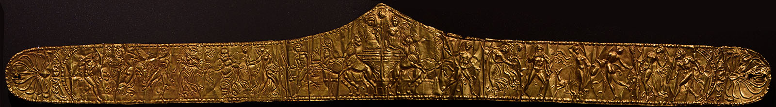 Istanbul Archaeology Museum Gold diadem late 4th C BCE Data 4096b2 panorama.jpg