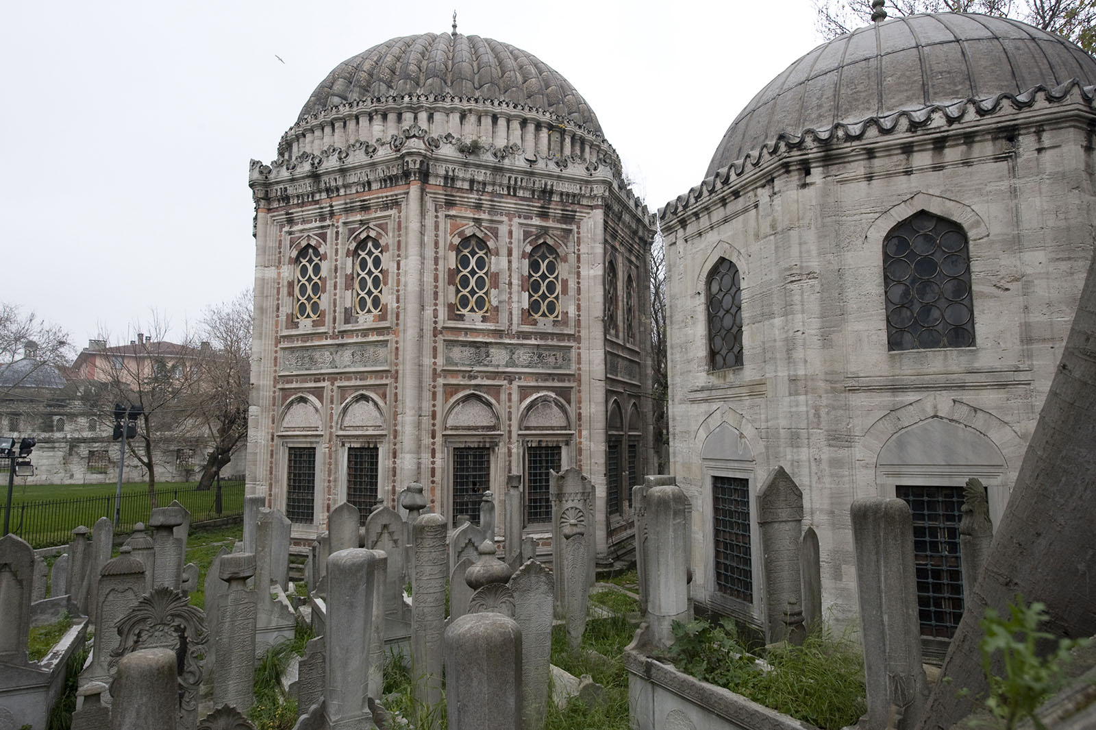 Istanbul Şehzade complex Tomb of Rstem Pasha (R) and Şehzade Mehmed (L) in 2008 7095.jpg