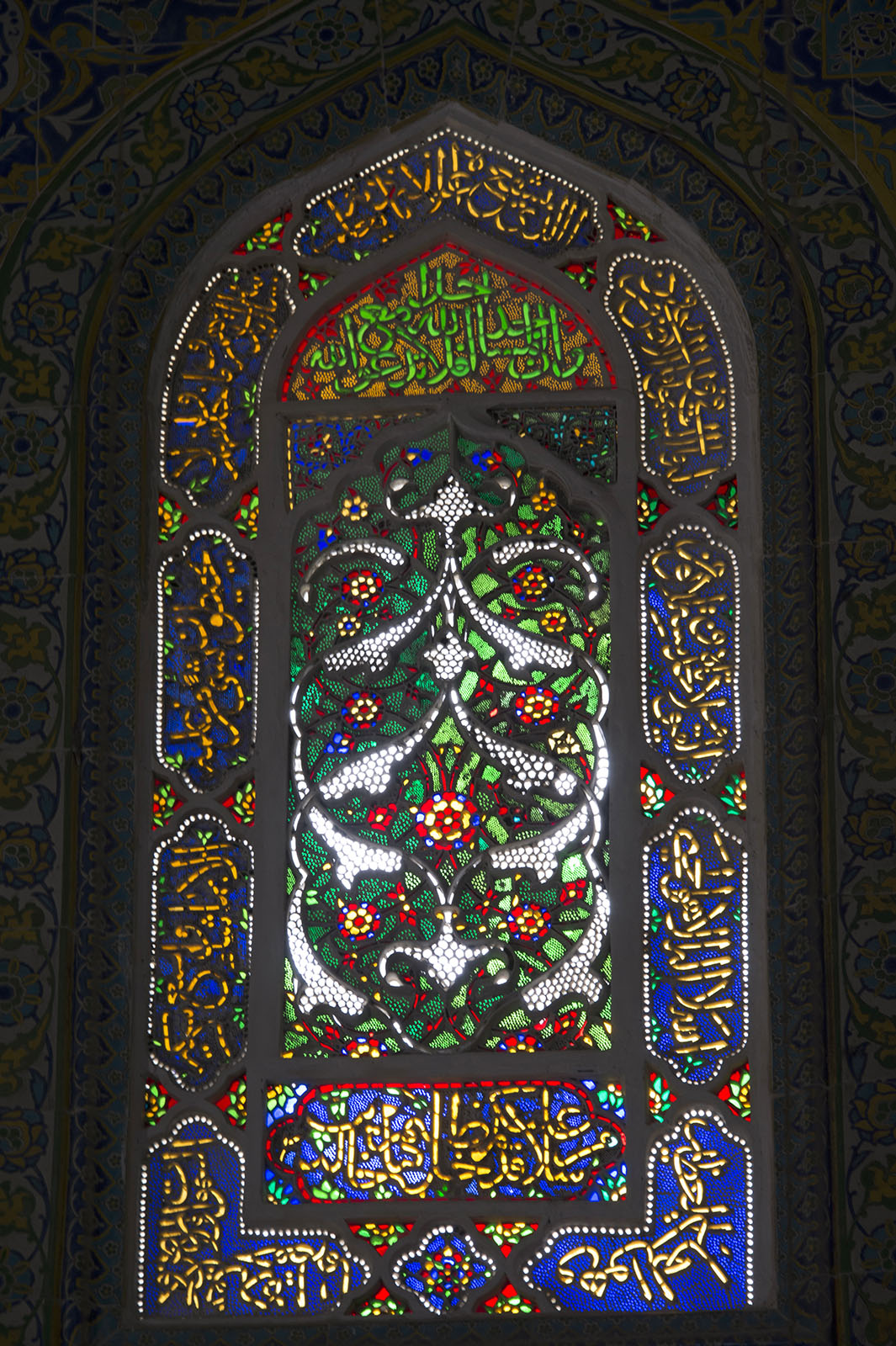 Istanbul Şehzade complex Tomb of Şehzade Mehmed interior Stained glass window in 2015 1375.jpg