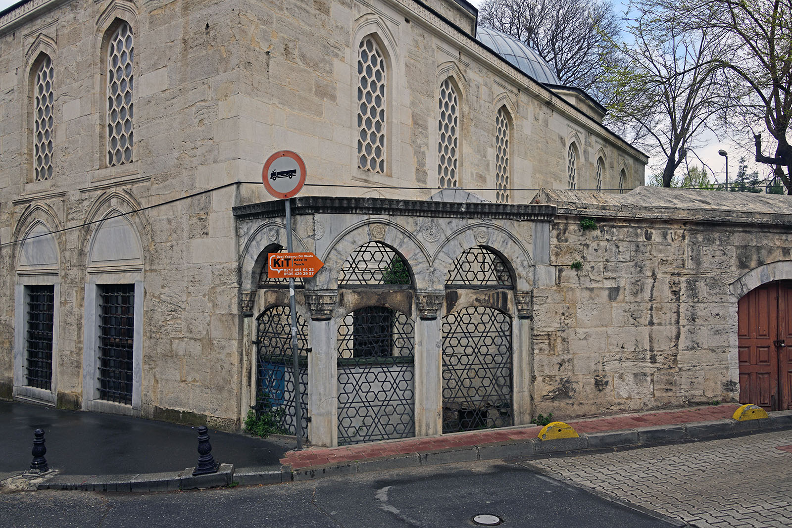 Istanbul Ekmekizade Ahmet Paşa Medresesi 3803.jpg