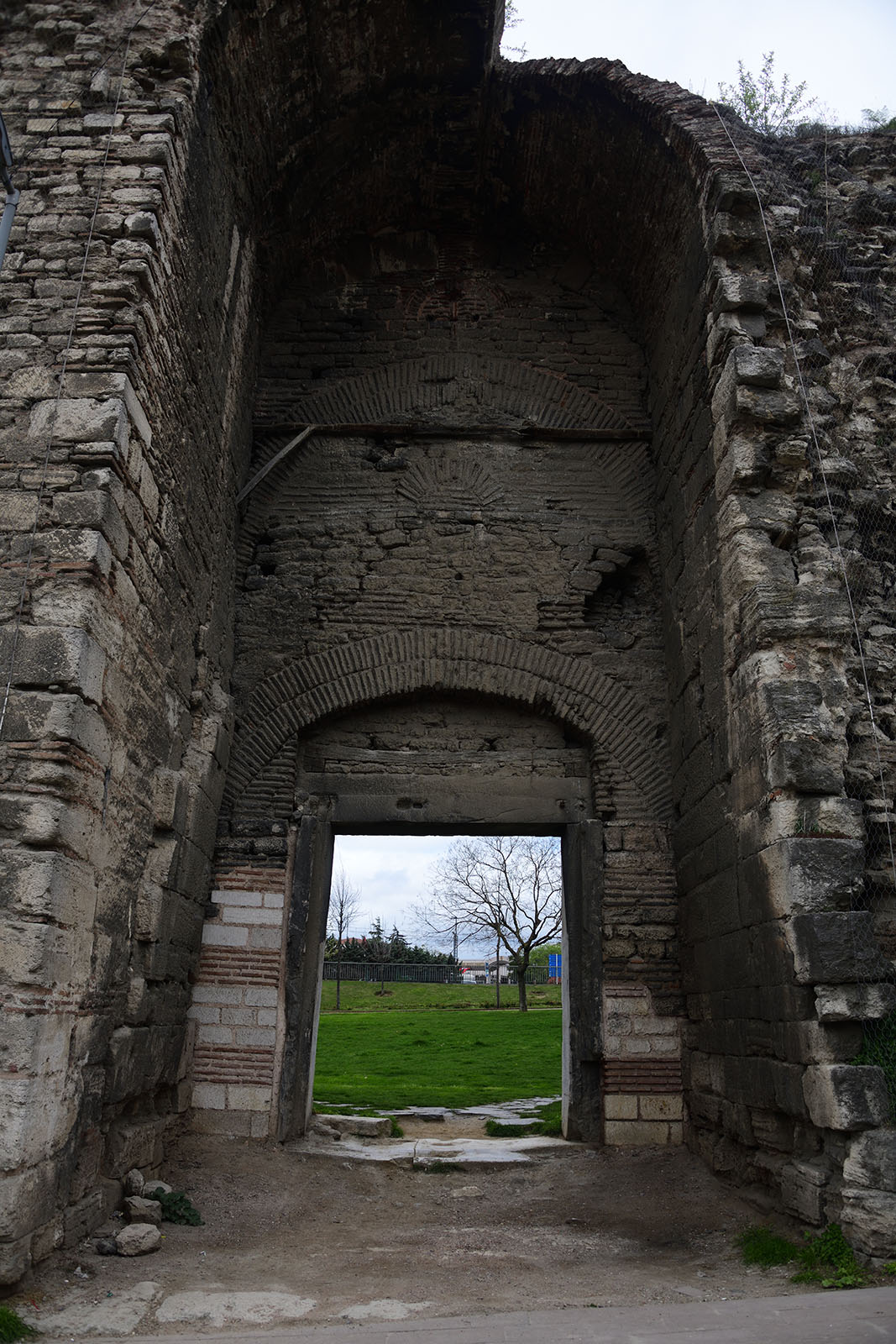 Istanbul Sulukule Gate aka Fifth Military Gate 3829.jpg