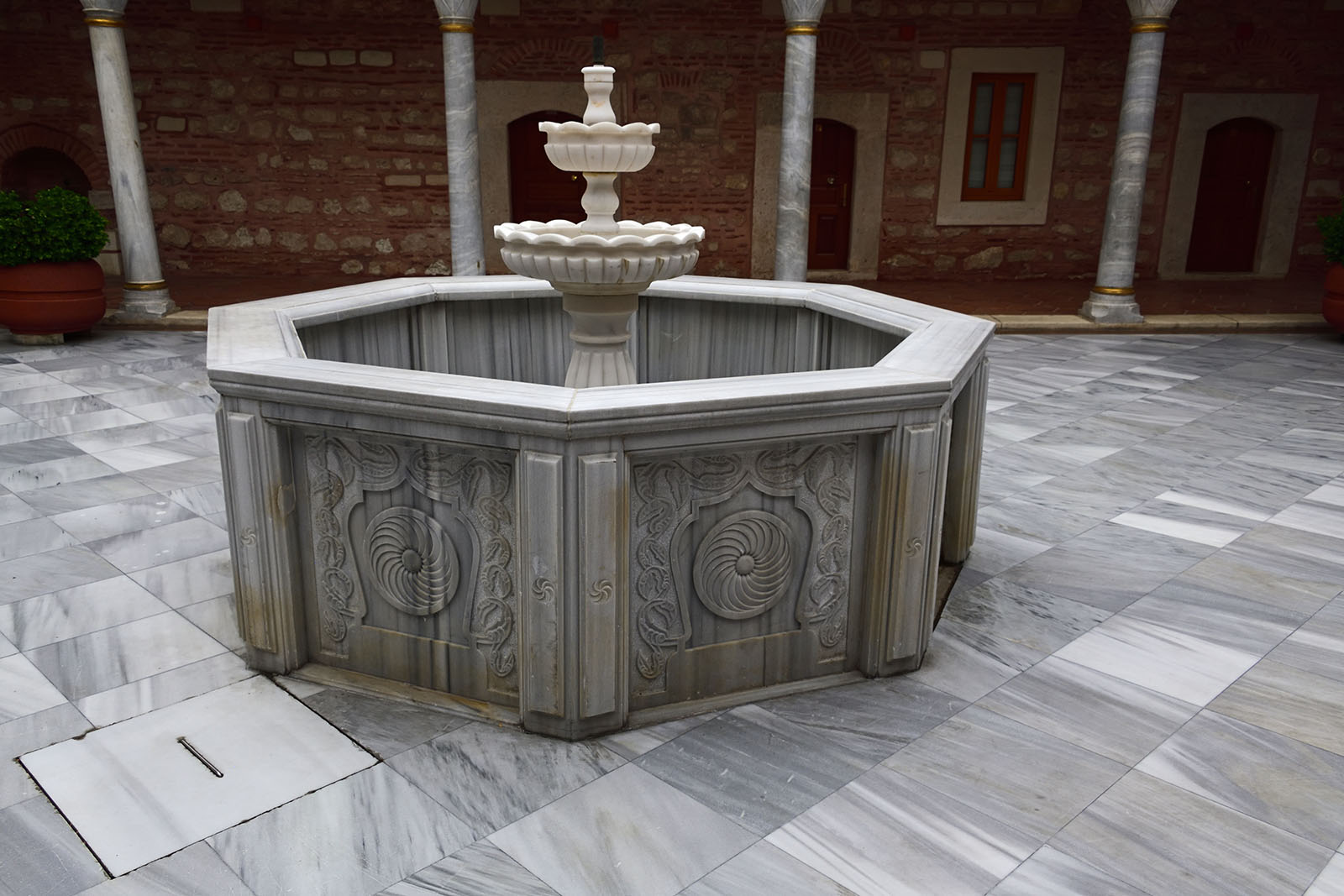 Istanbul Ismail Aga Medrese 4250.jpg
