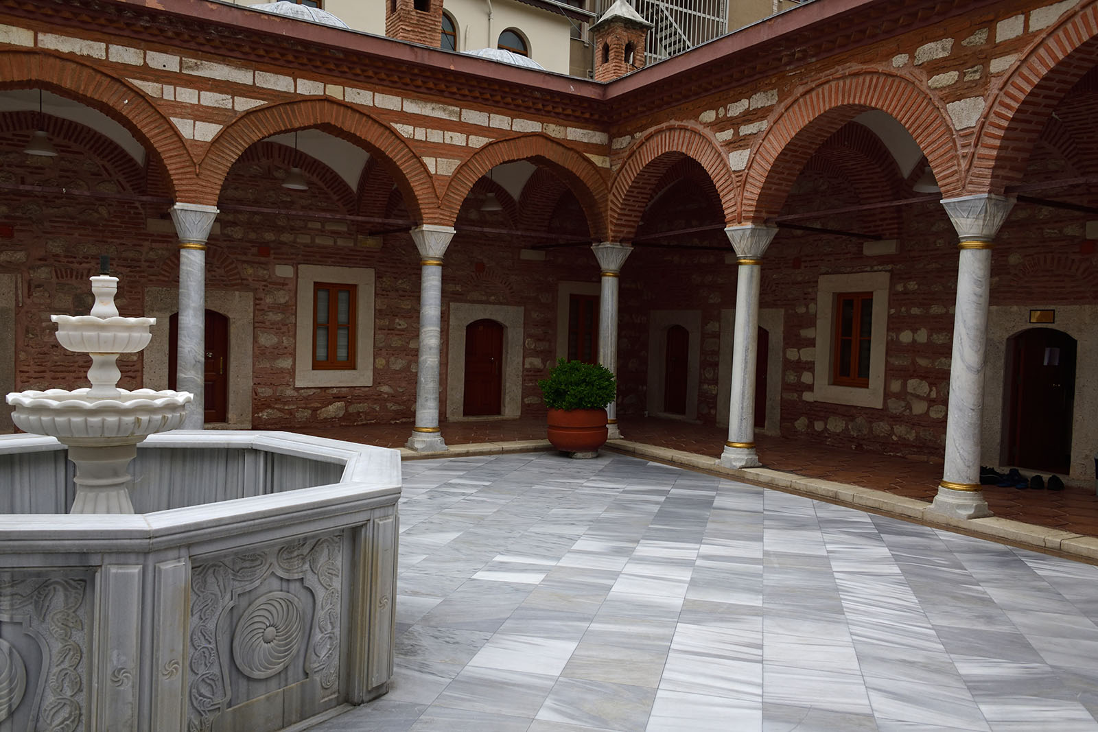 Istanbul Ismail Aga Medrese 4251.jpg