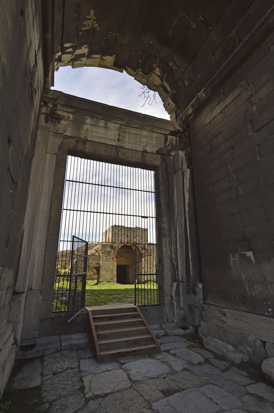 Istanbul Yedikule Golden Gate with view to small gate outside 0466.jpg