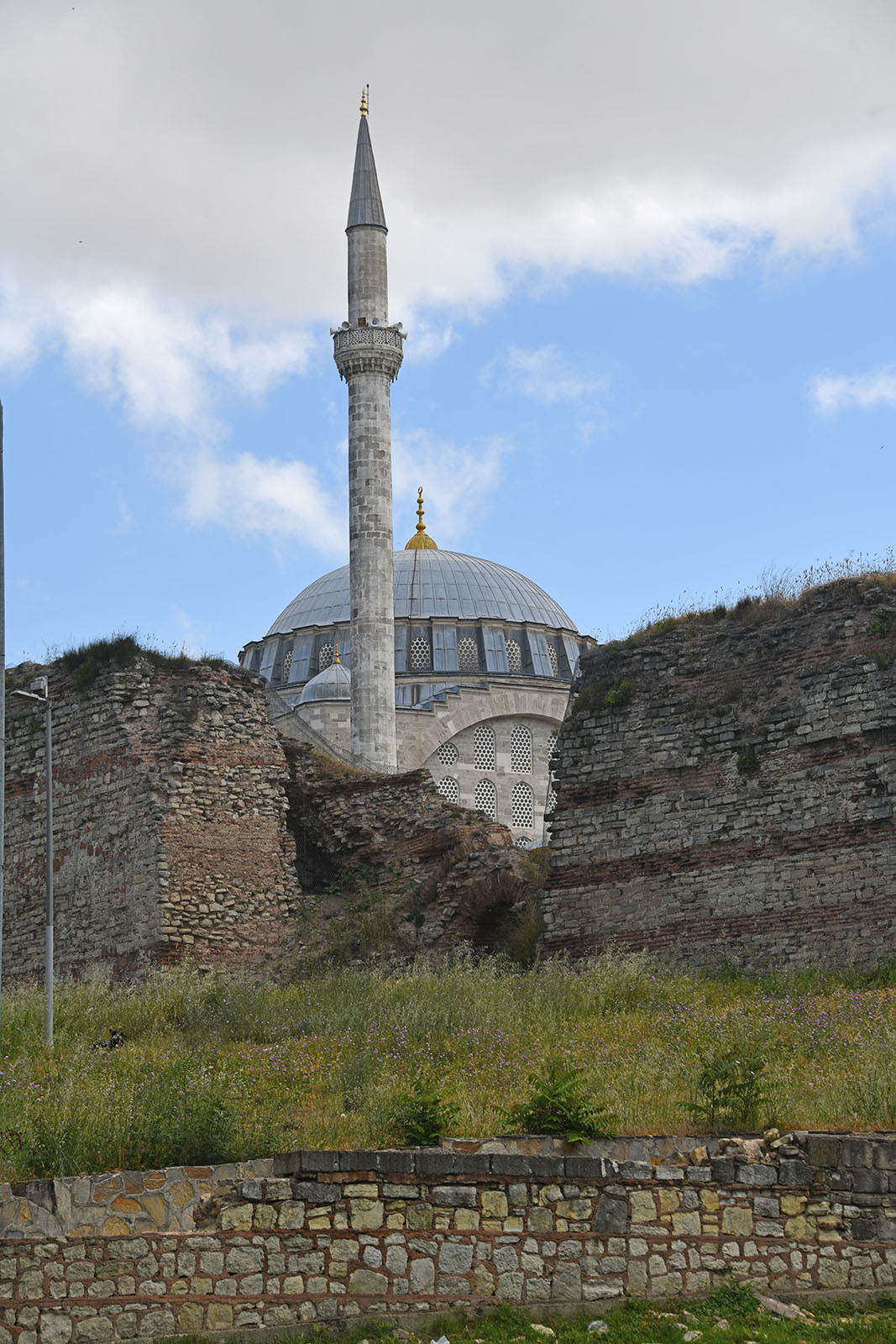 Istanbul Mihrimah Sultan Mosque (Edirnekapı) seen from Sulukule Caddesi outside the city walls in 2024 5365.jpg