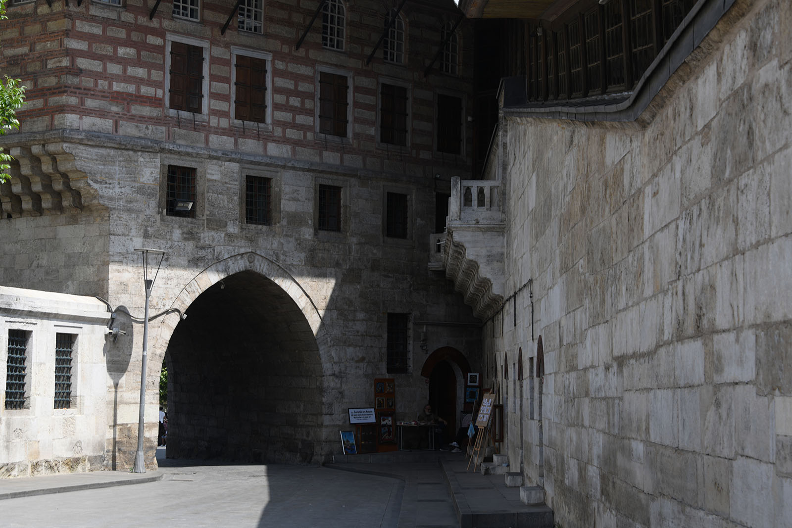 New Mosque Hnkr Kasrı and its arch in 2024 5213.jpg